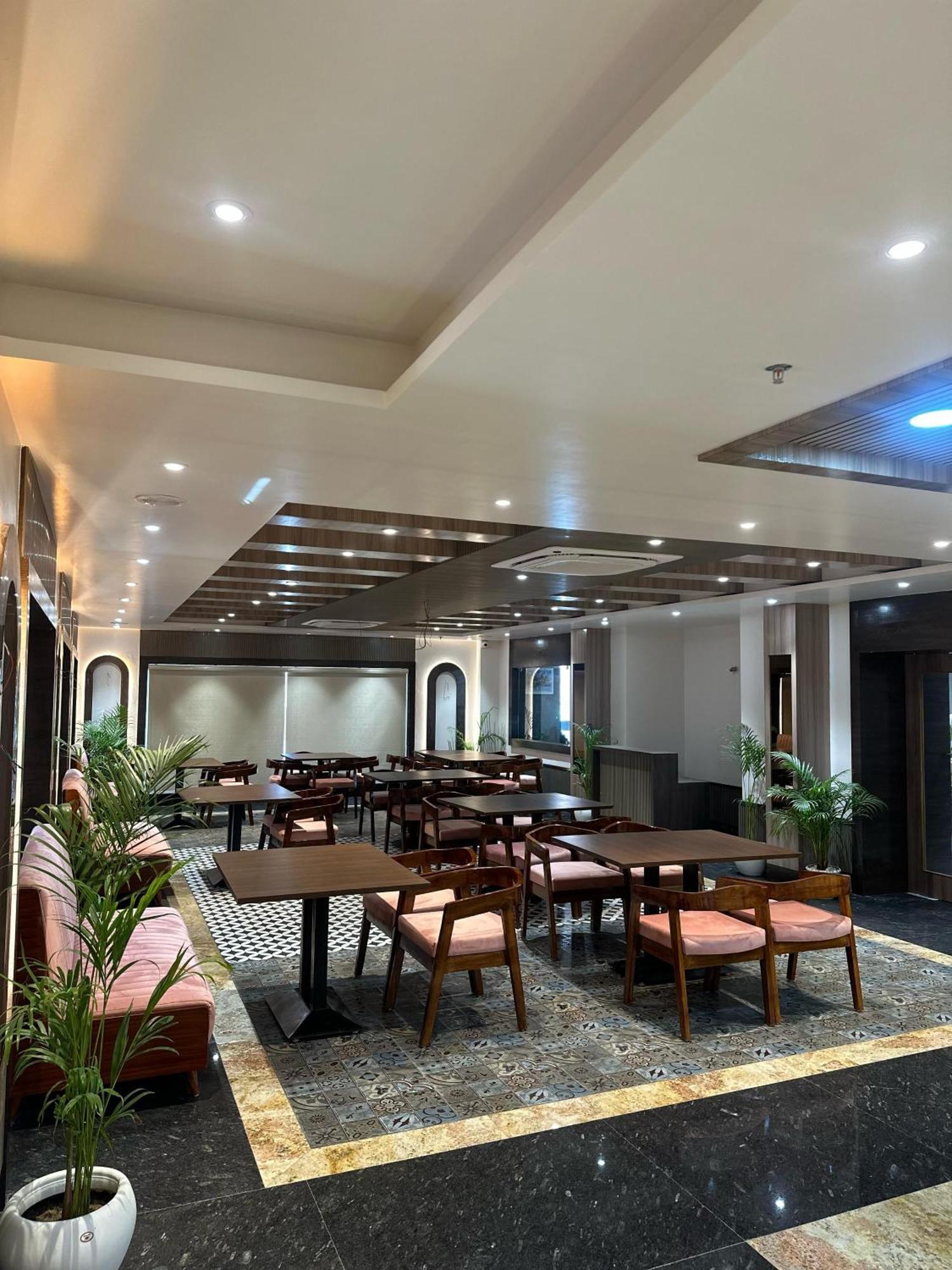 Sainik Grand Hotel Varanasi